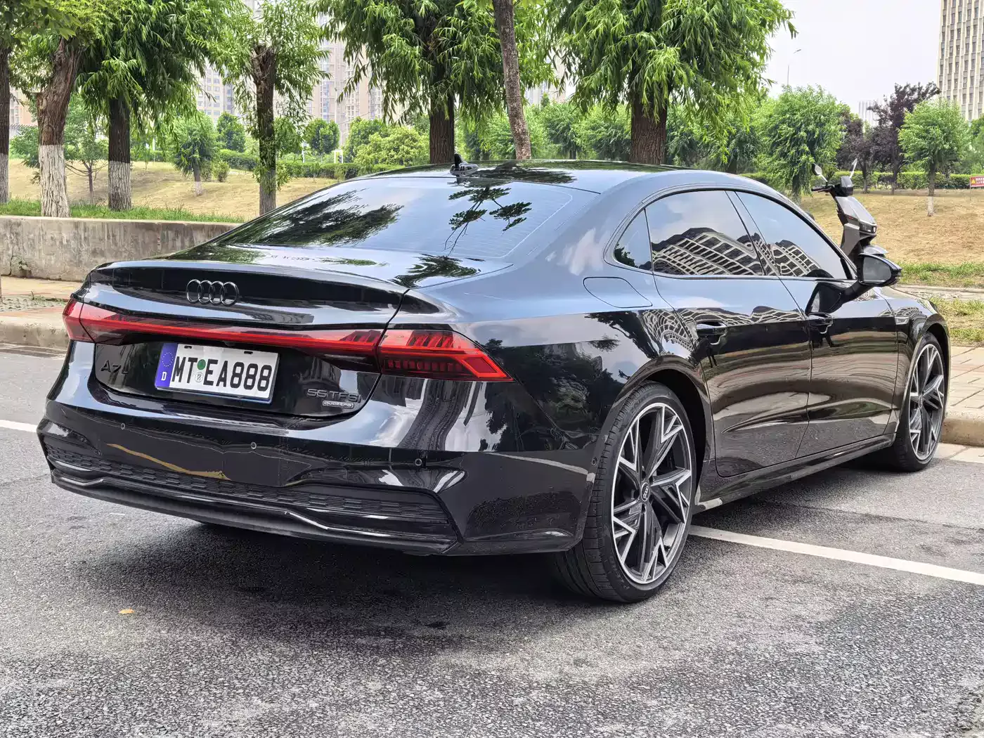 Audi A7L 2023 45 TFSI quattro S-line Black Warrior Edition фото 13