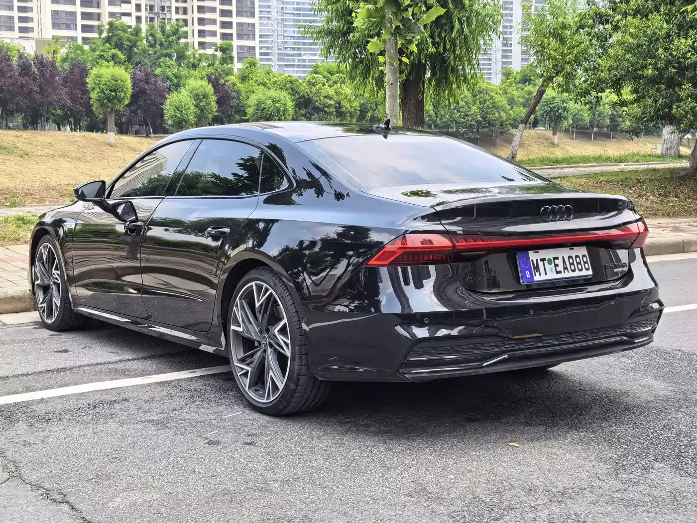 Audi A7L 2023 45 TFSI quattro S-line Black Warrior Edition фото 15