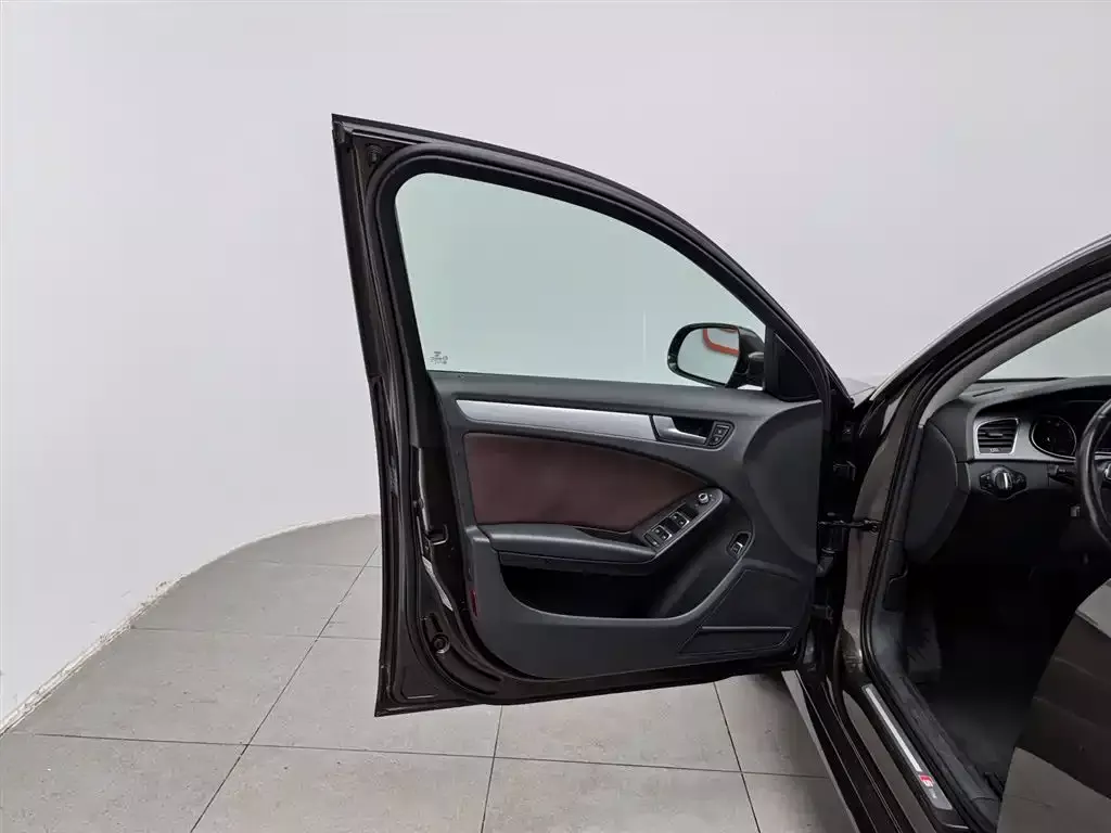 Audi A4L 2015 45 TFSI quattro Individual Sport фото 8