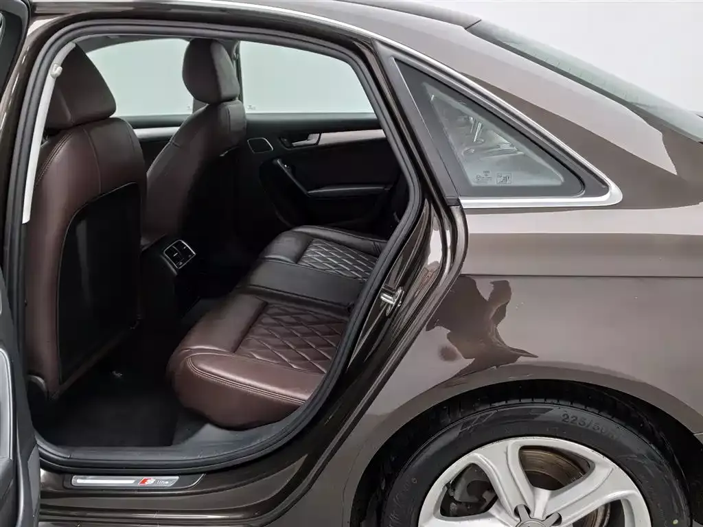 Audi A4L 2015 45 TFSI quattro Individual Sport фото 15