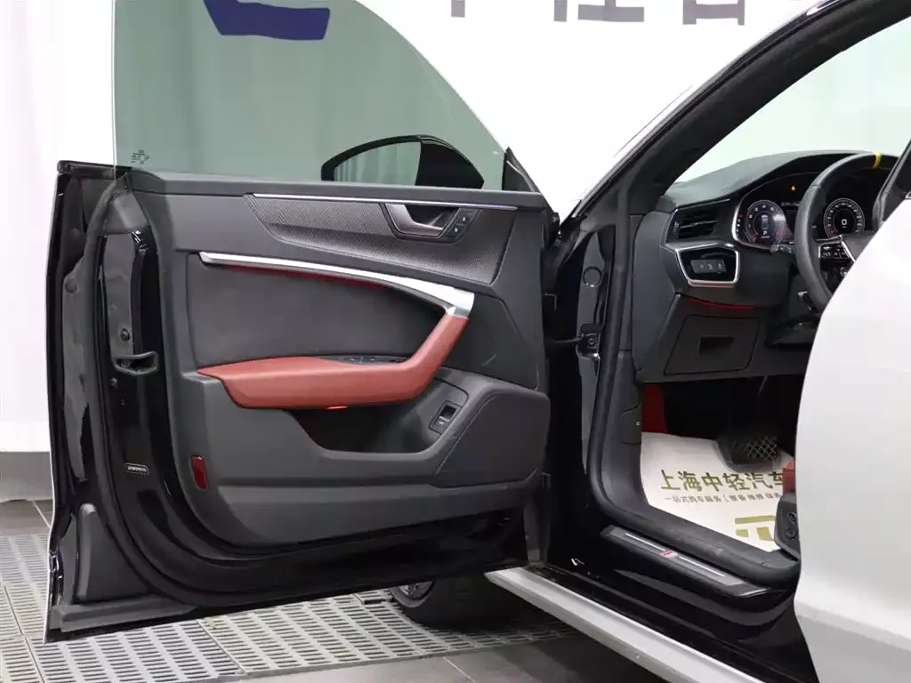 Audi A7L 2023 45 TFSI quattro S-line Black Warrior Edition фото 6