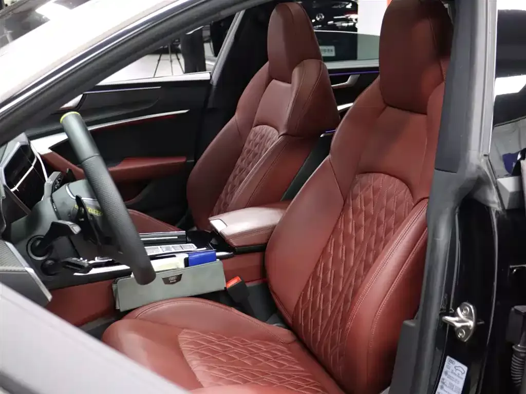 Audi A7L 2023 45 TFSI quattro S-line Black Warrior Edition фото 10