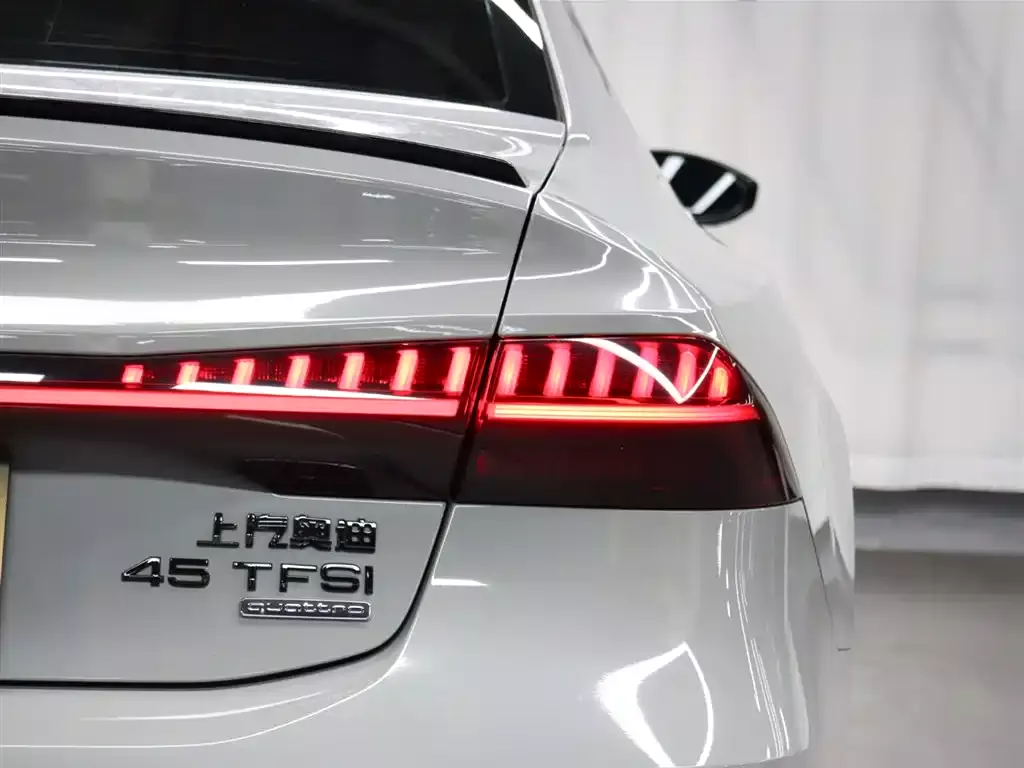 Audi A7L 2023 45 TFSI quattro S-line Black Warrior Edition фото 28