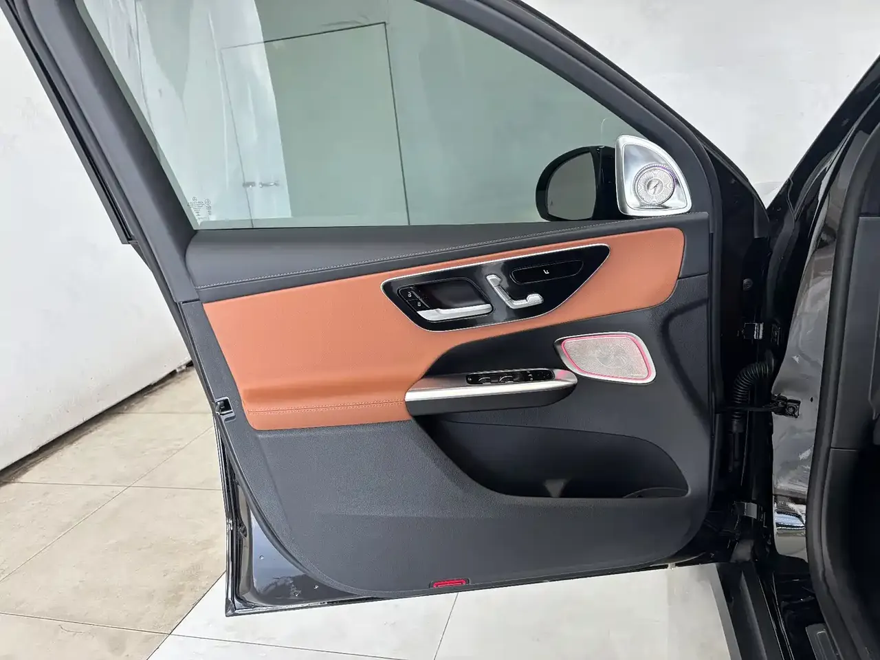 Mercedes-Benz GLC 2026 GLC 260 L 4MATIC Classic Edition фото 11