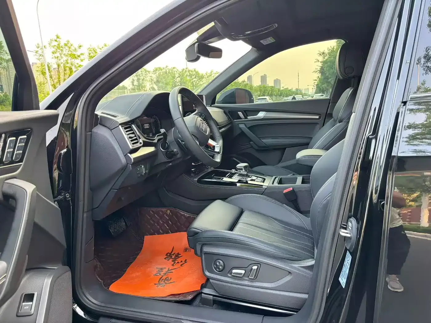 Audi Q5L 2025 Model Year Facelift 45th Anniversary Edition 40 TFSI Luxury Dynamic фото 4