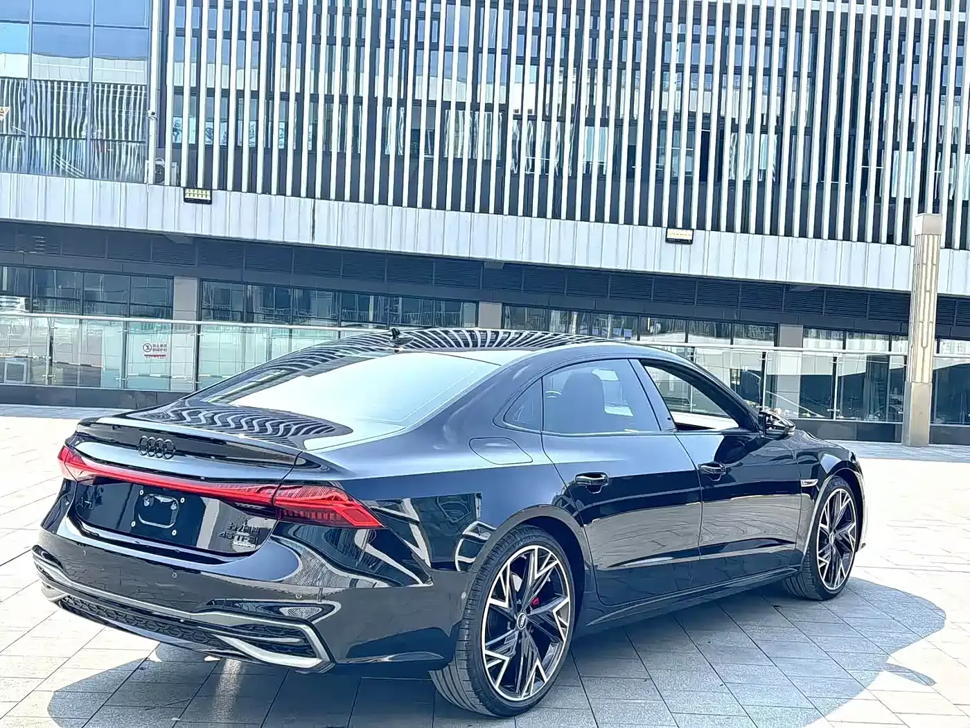 Audi A7L 2024 45TFSI S-line Dream Edition Crystal Package фото 7
