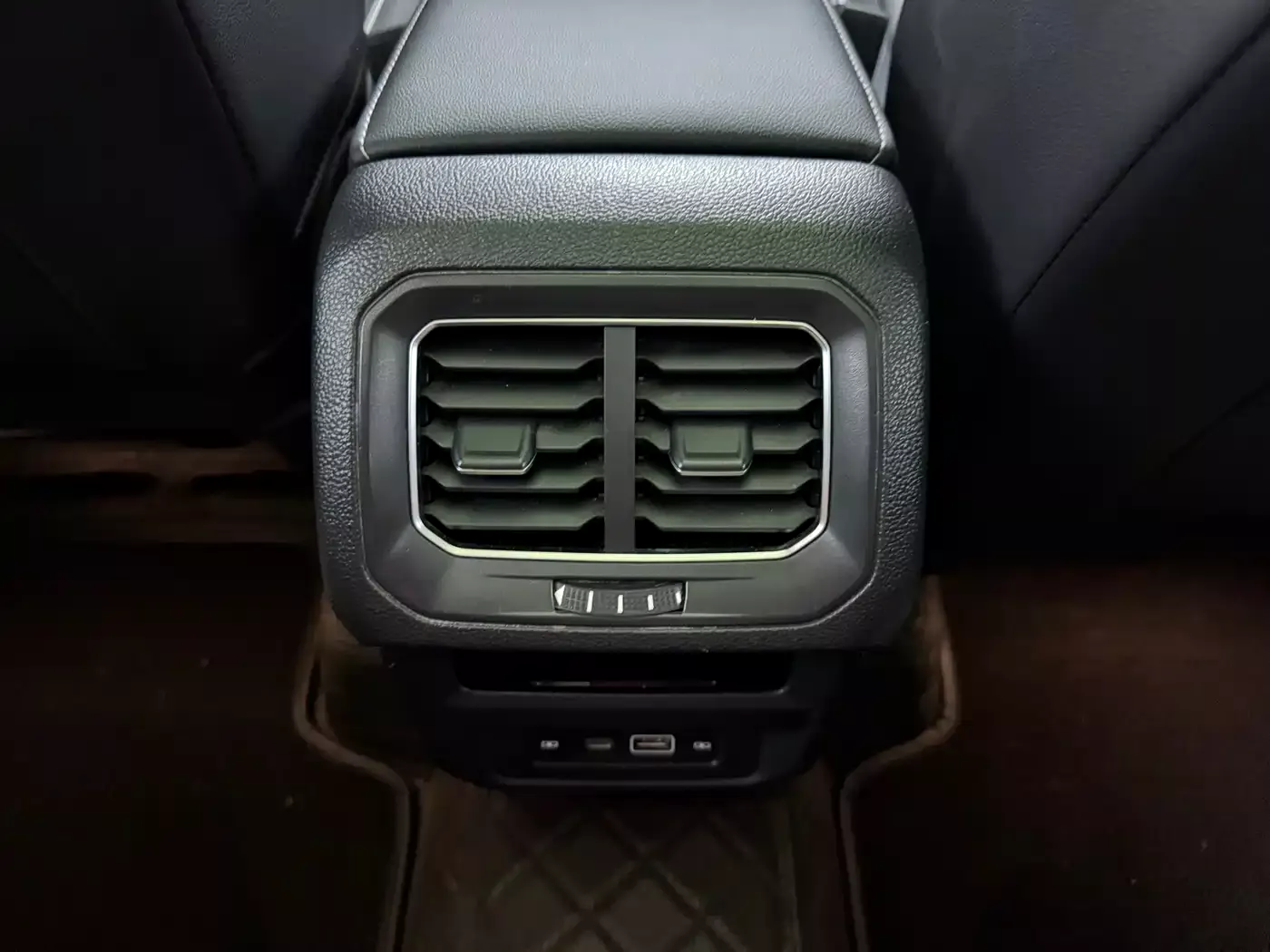 Volkswagen Tiguan L 2023 330TSI Auto 2WD Comfort Edition фото 8