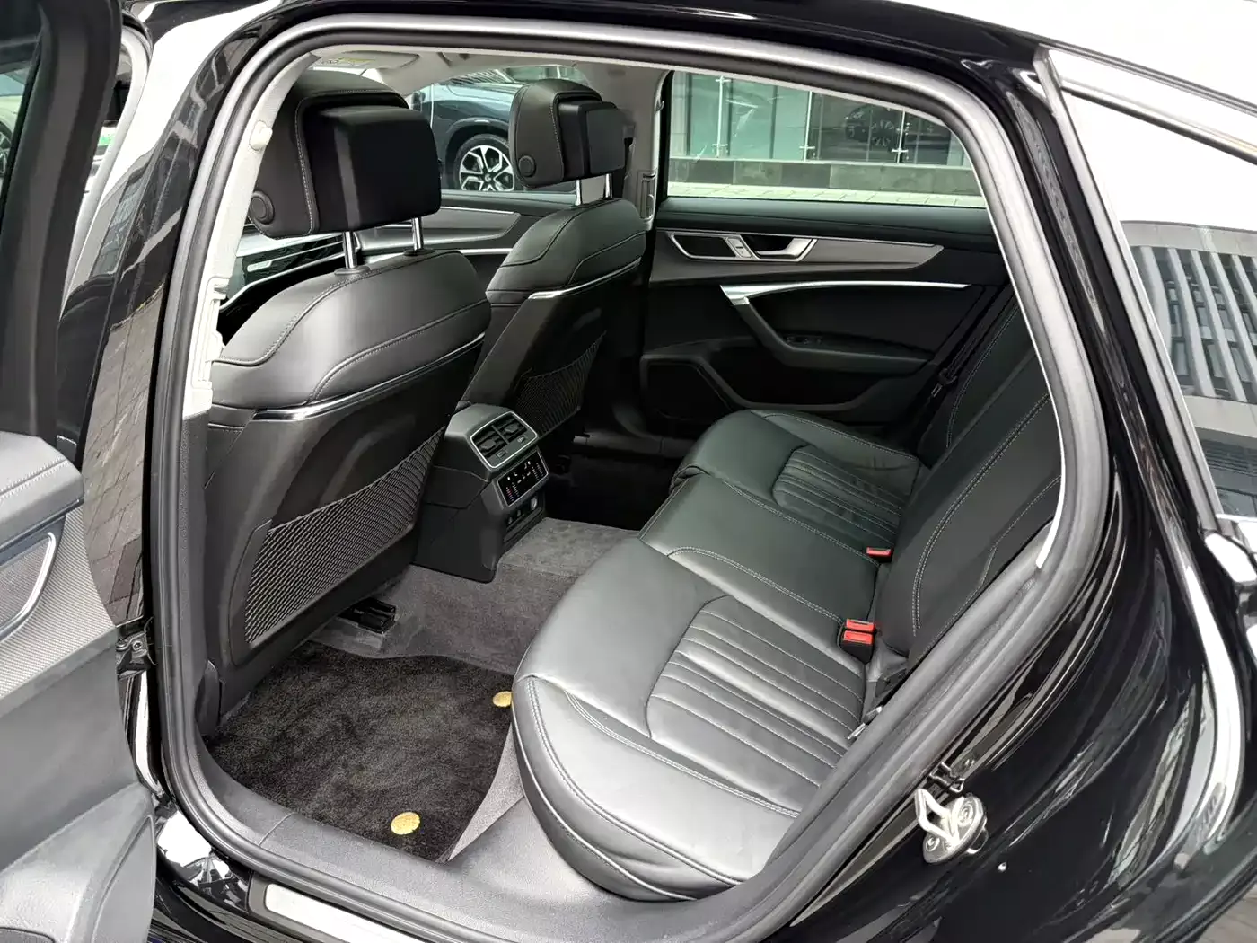 Audi A6L 2023 45 TFSI Premium Selection Elegance фото 5