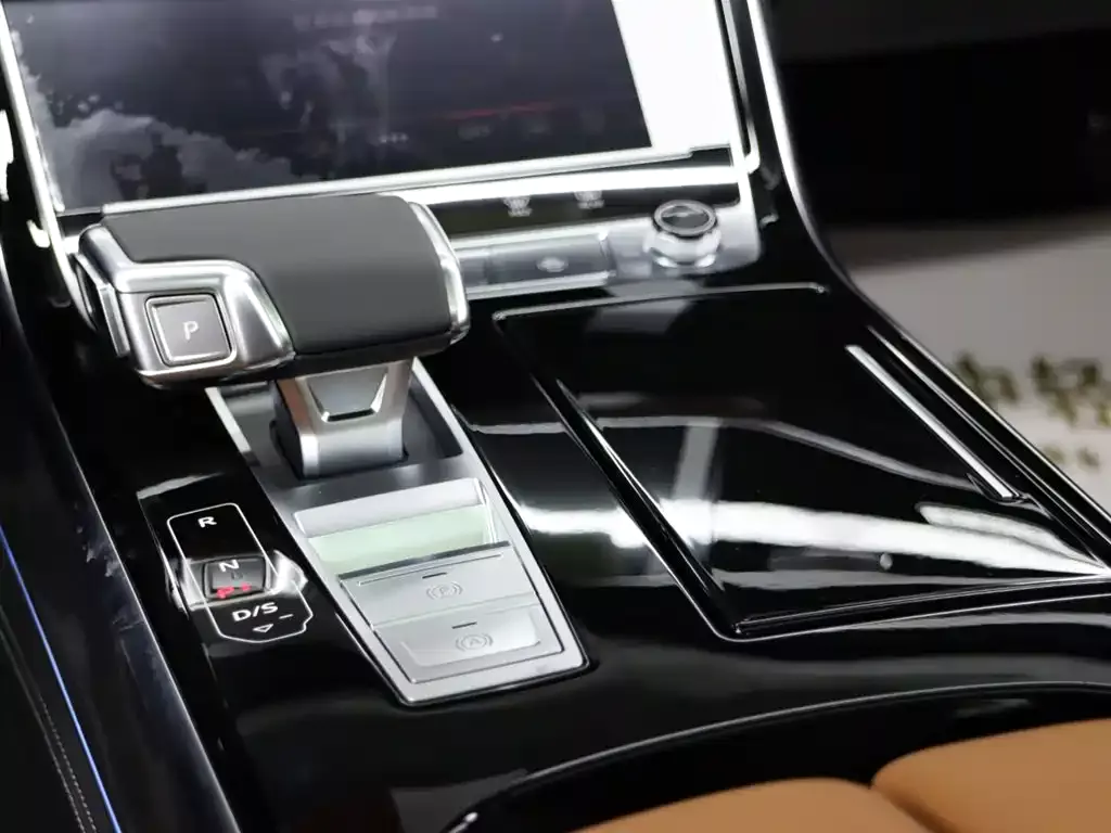Audi A8 2025 A8L Horch Founder Edition 55TFSI фото 16