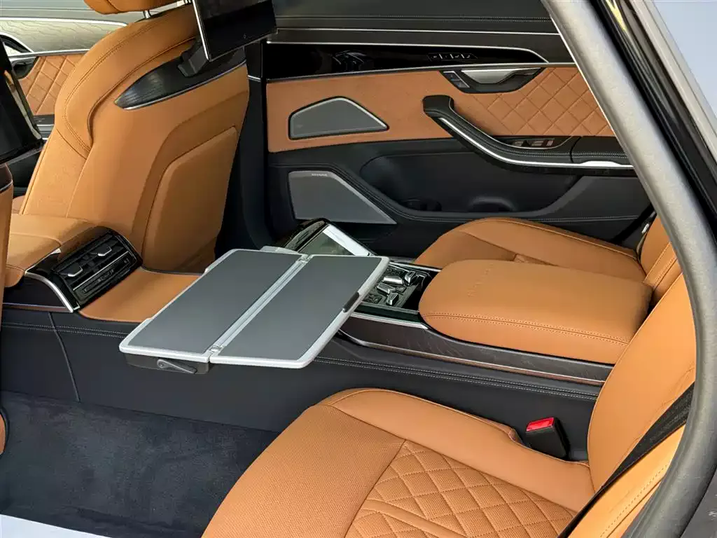 Audi A8 2025 A8L Horch Founder Edition 55TFSI фото 20