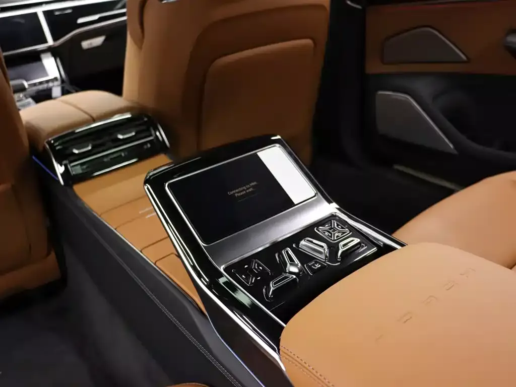 Audi A8 2025 A8L Horch Founder Edition 55TFSI фото 21