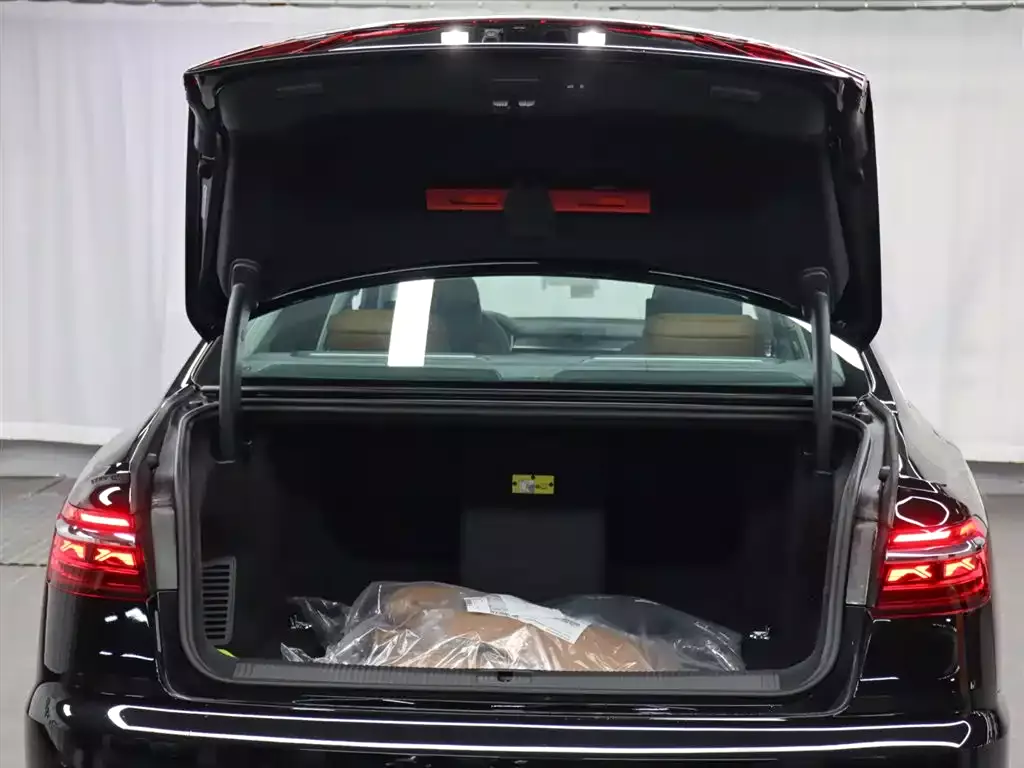 Audi A8 2025 A8L Horch Founder Edition 55TFSI фото 34