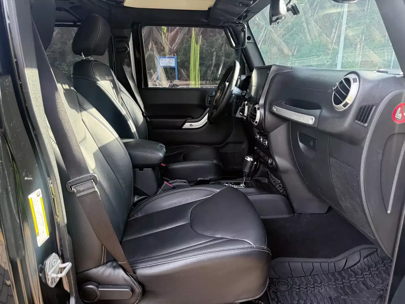 Jeep Wrangler 2017 3.0L Sahara 4-Door Comfort Edition фото 3
