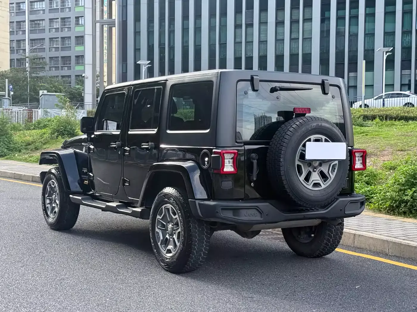 Jeep Wrangler 2017 3.0L Sahara 4-Door Comfort Edition фото 5