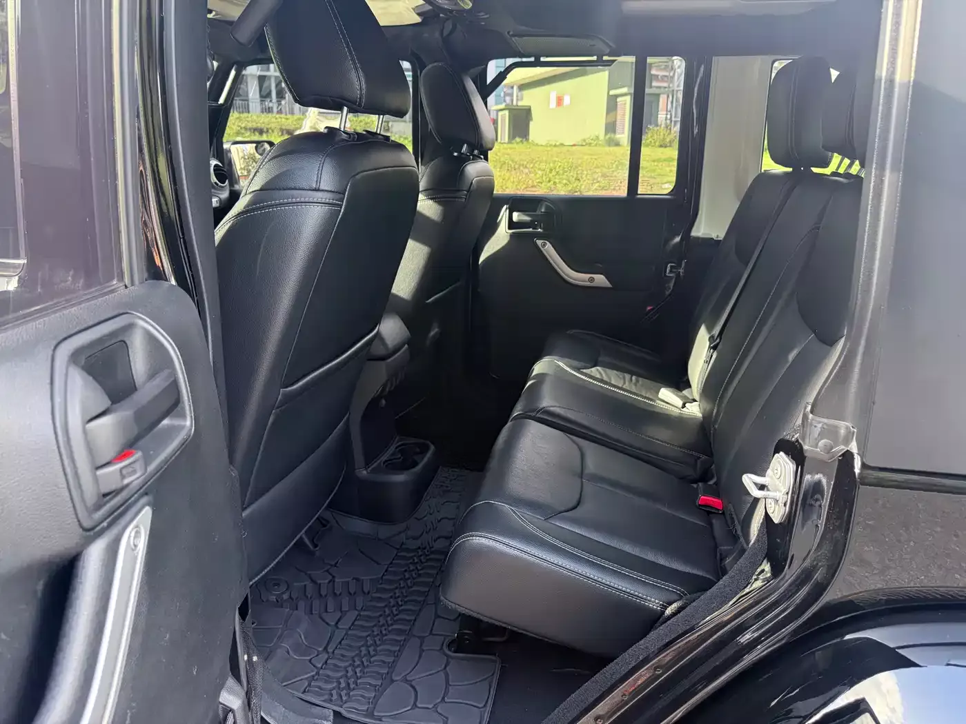 Jeep Wrangler 2017 3.0L Sahara 4-Door Comfort Edition фото 8