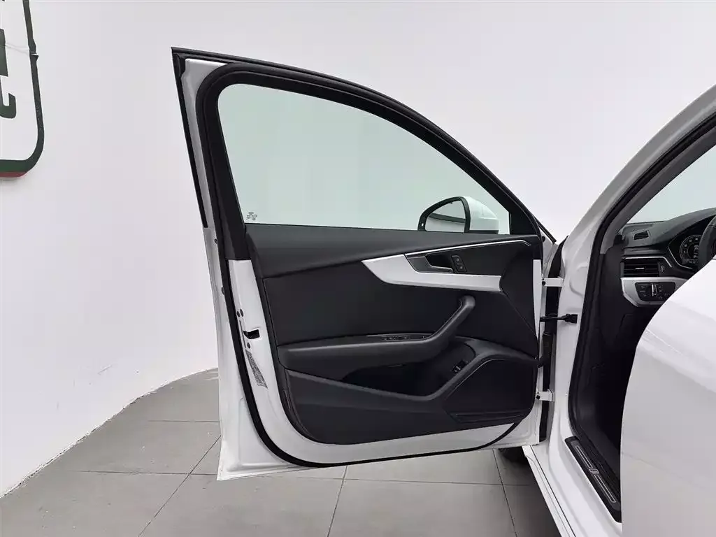 Audi A4L 2020 40 TFSI Luxury Dynamic фото 8