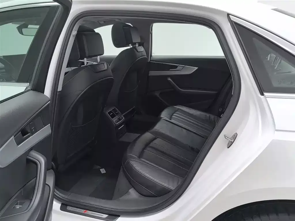 Audi A4L 2020 40 TFSI Luxury Dynamic фото 15