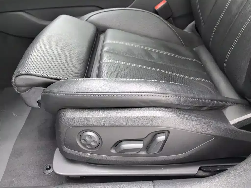 Audi A4L 2020 40 TFSI Luxury Dynamic фото 20