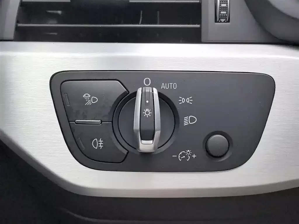 Audi A4L 2020 40 TFSI Luxury Dynamic фото 21