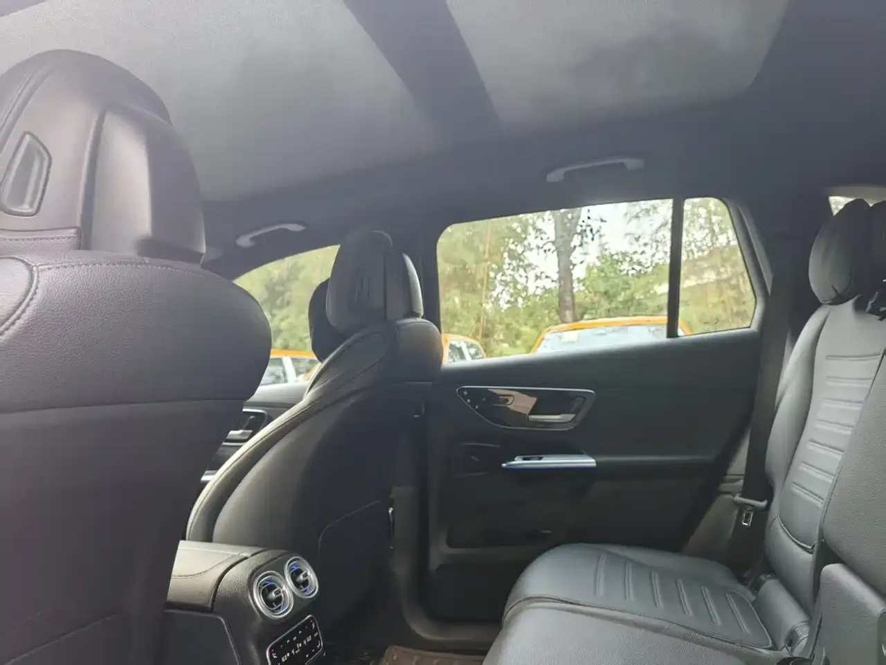 Mercedes-Benz GLC 2023 GLC 300 L 4MATIC Dynamic 7-Seater фото 13