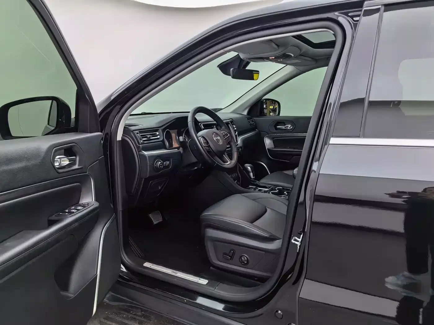 Jeep Grand Commander 2022 2.0T AWD Luxury Edition фото 15