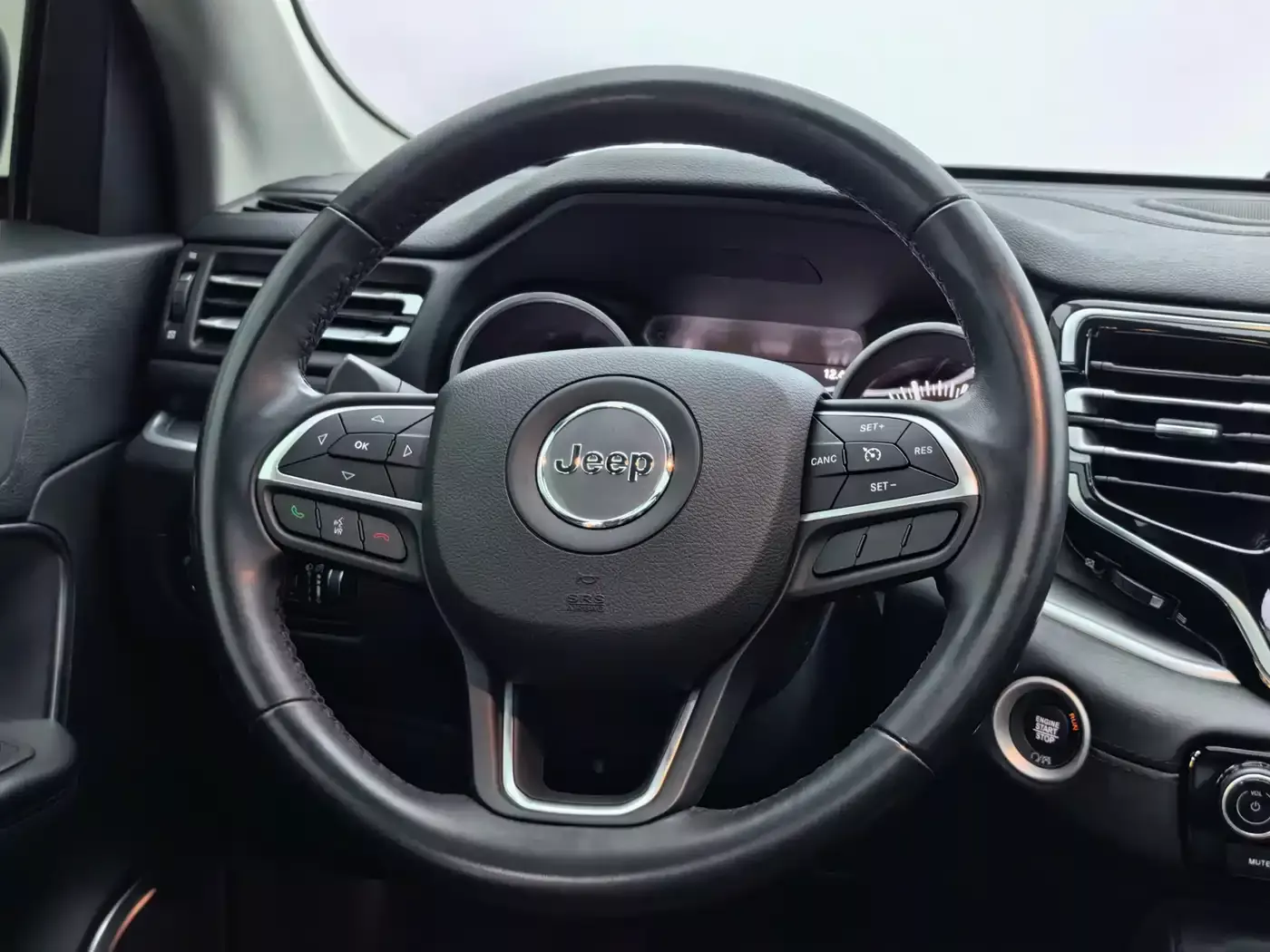 Jeep Grand Commander 2022 2.0T AWD Luxury Edition фото 18