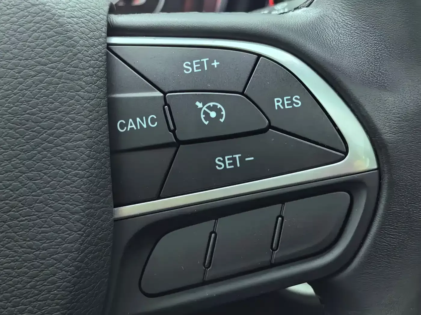 Jeep Grand Commander 2022 2.0T AWD Luxury Edition фото 23