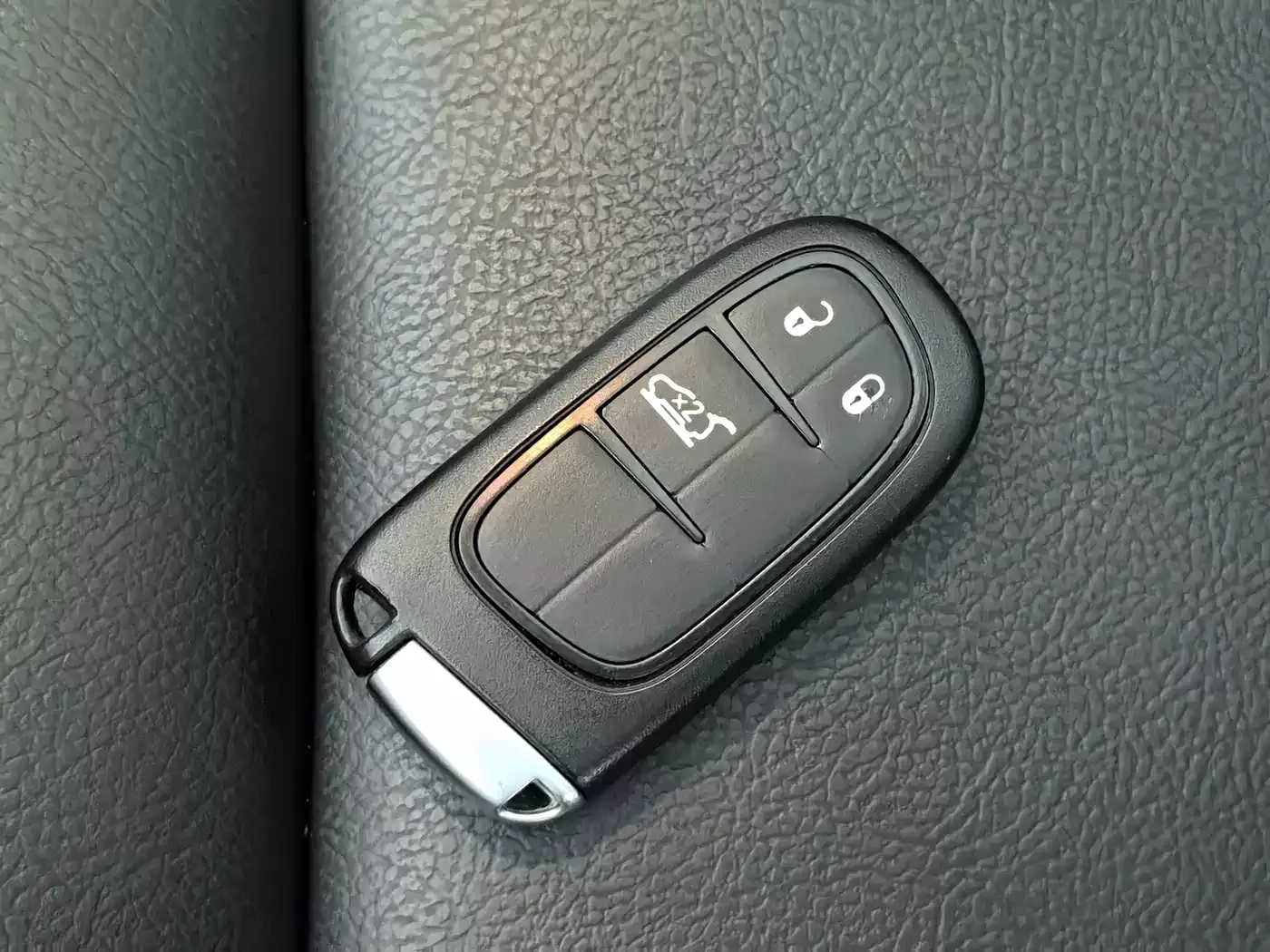 Jeep Grand Commander 2022 2.0T AWD Luxury Edition фото 26