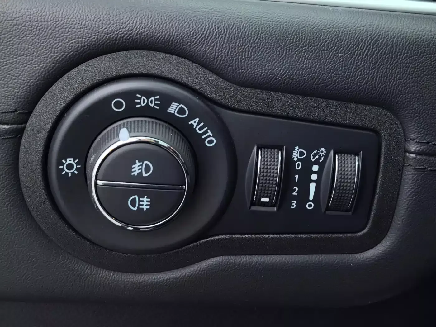 Jeep Grand Commander 2022 2.0T AWD Luxury Edition фото 27