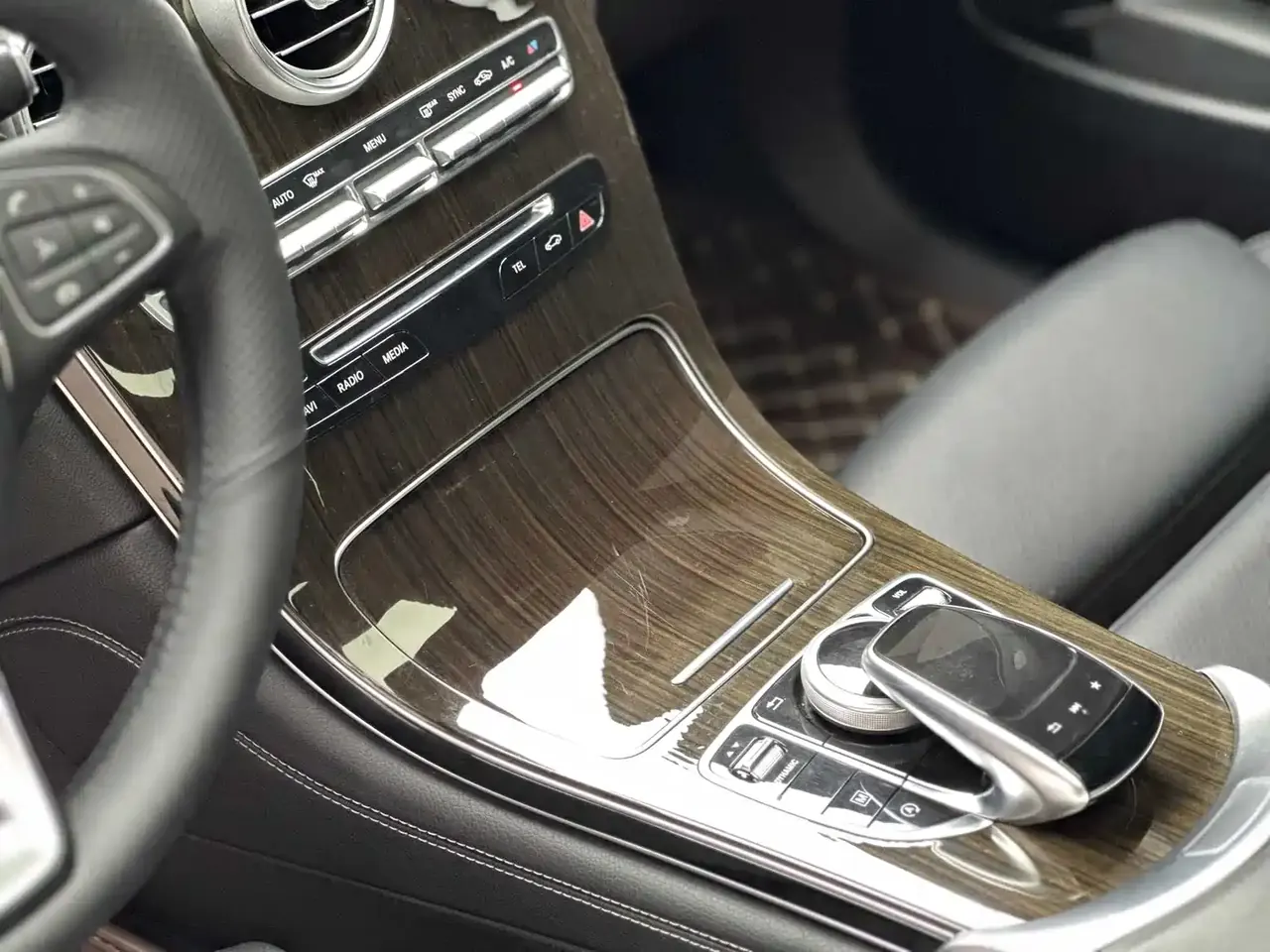Mercedes-Benz GLC 2017 GLC 260 4MATIC Luxury фото 6