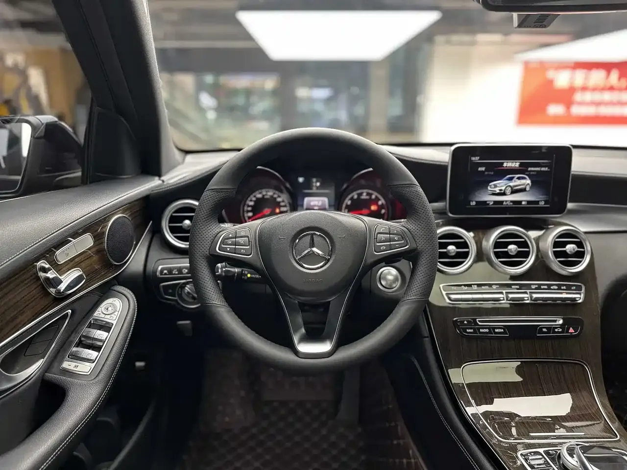 Mercedes-Benz GLC 2017 GLC 260 4MATIC Luxury фото 9