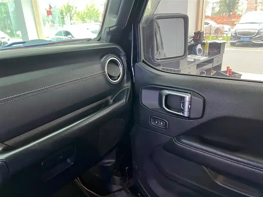 Jeep Wrangler 2019 2.0T Sahara 4-Door China V фото 8