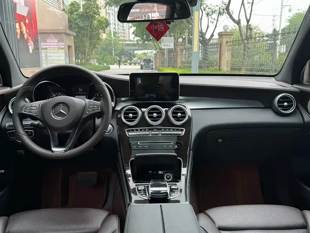Mercedes-Benz GLC 2018 Facelift GLC 260 4MATIC Dynamic фото 8