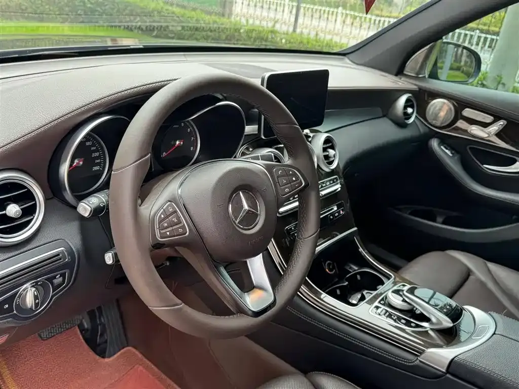 Mercedes-Benz GLC 2018 Facelift GLC 260 4MATIC Dynamic фото 11