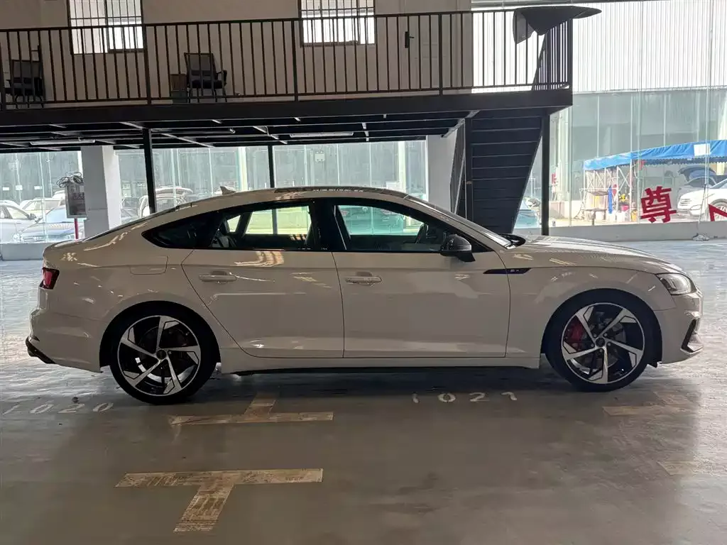Audi A5 (Import) 2019 Sportback 40 TFSI Fashion фото 4