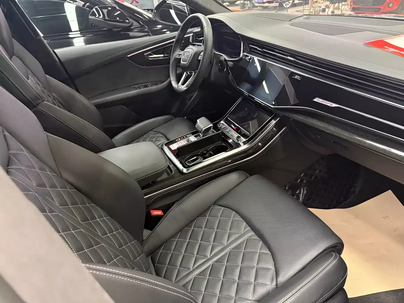 Audi Q8 2022 55 TFSI Exclusive Dynamic фото 4