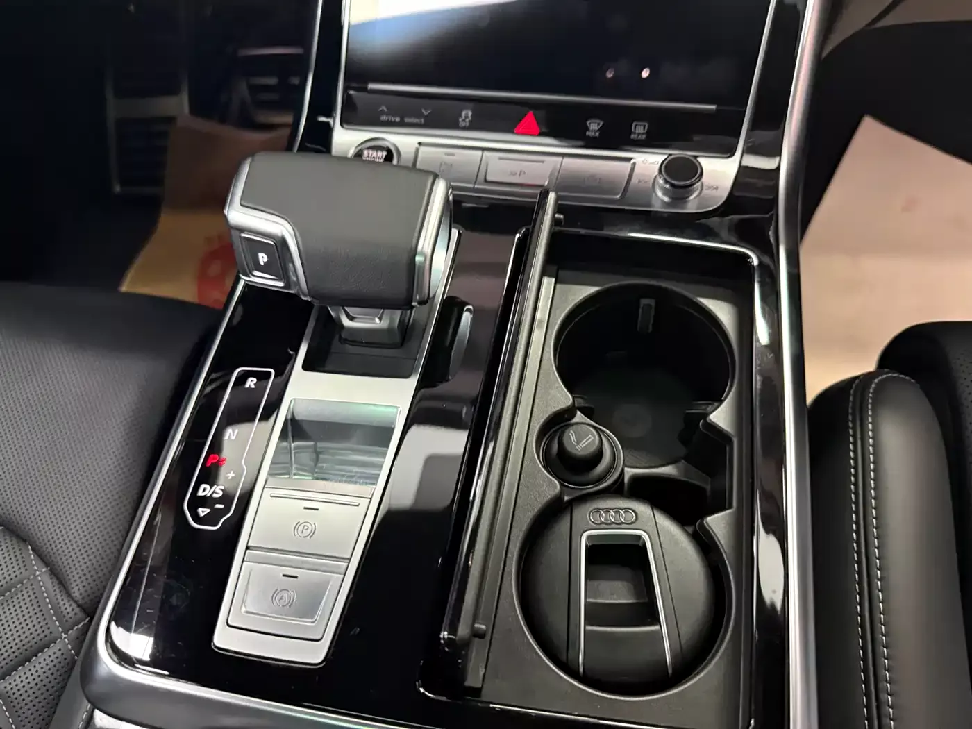 Audi Q8 2022 55 TFSI Exclusive Dynamic фото 8