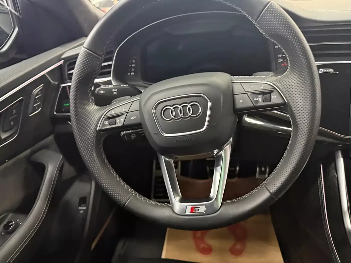 Audi Q8 2022 55 TFSI Exclusive Dynamic фото 9