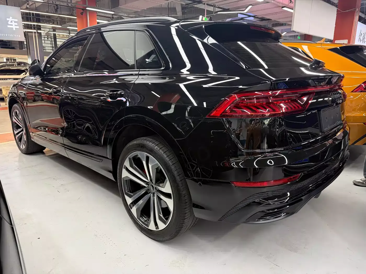 Audi Q8 2022 55 TFSI Exclusive Dynamic фото 17