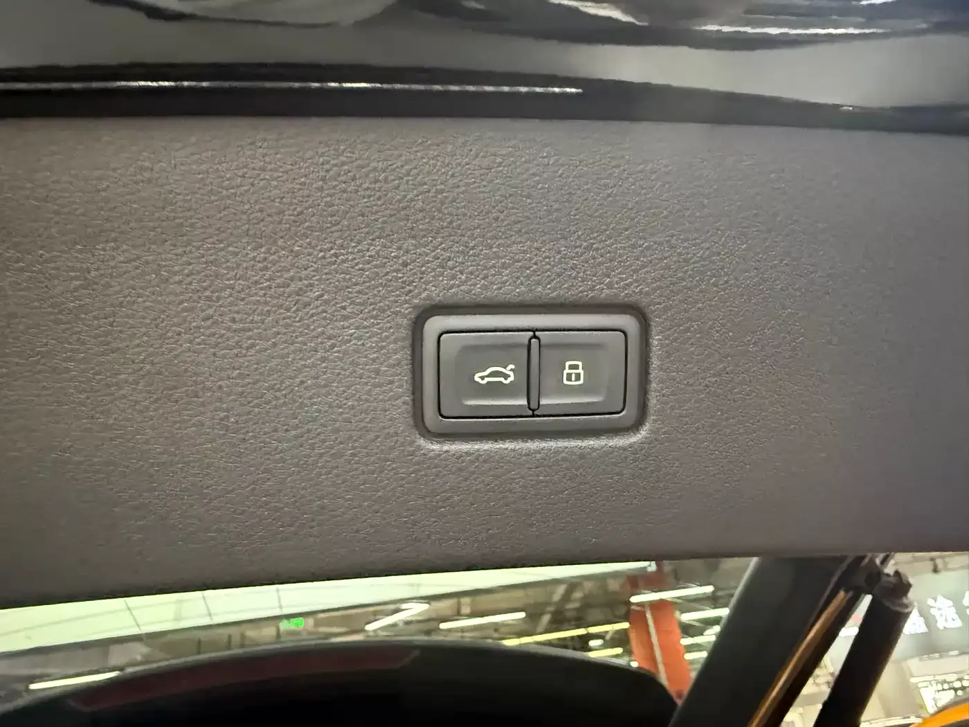 Audi Q8 2022 55 TFSI Exclusive Dynamic фото 19