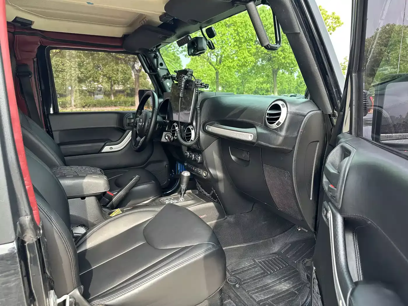 Jeep Wrangler 2013 3.6L Rubicon Two-Door фото 8