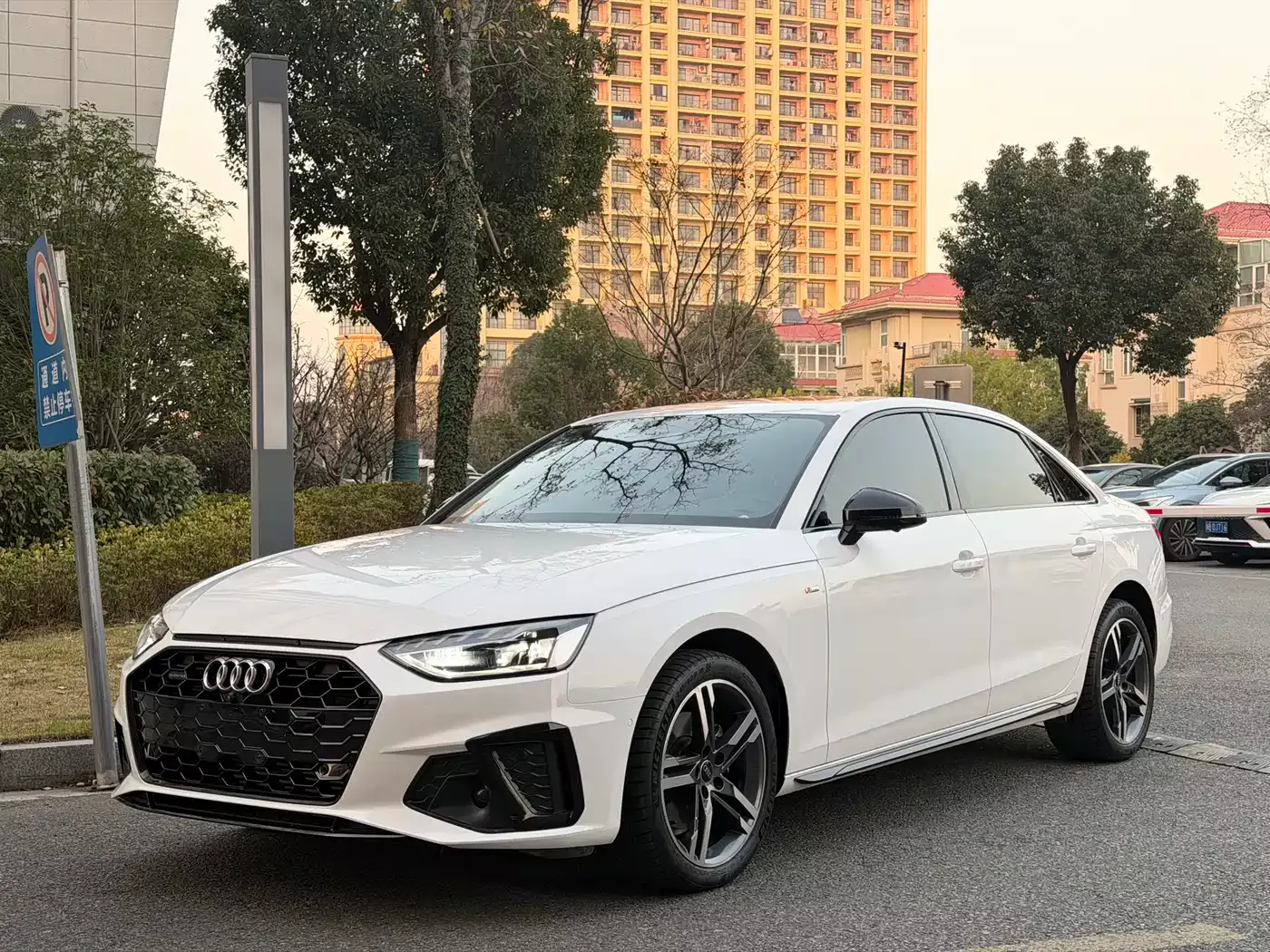 Audi A4L 2022 40 TFSI Luxury Dynamic