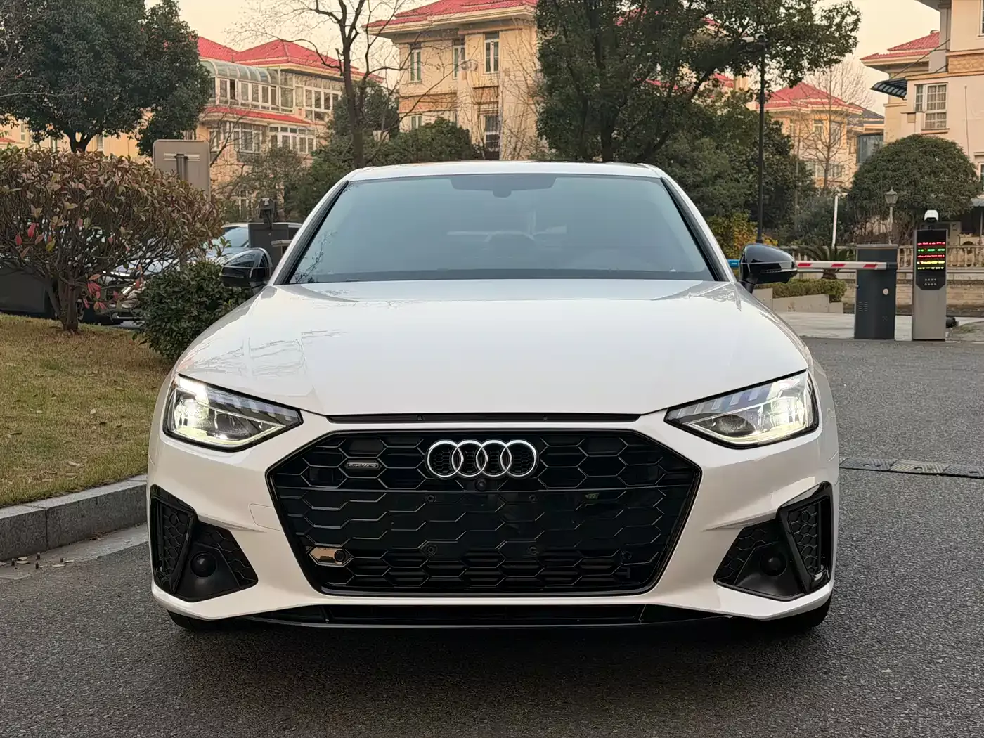 Audi A4L 2022 40 TFSI Luxury Dynamic фото 2