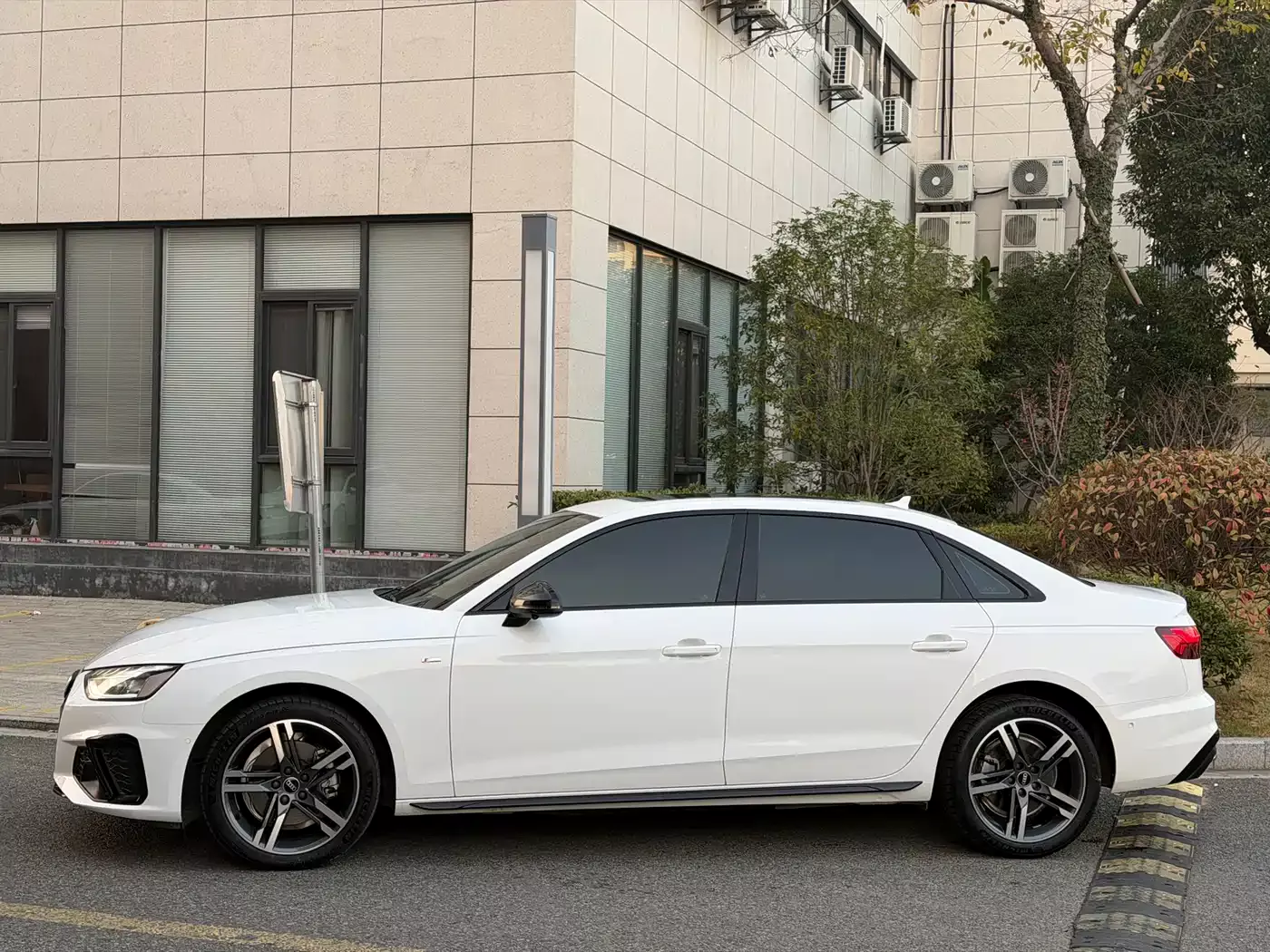 Audi A4L 2022 40 TFSI Luxury Dynamic фото 4