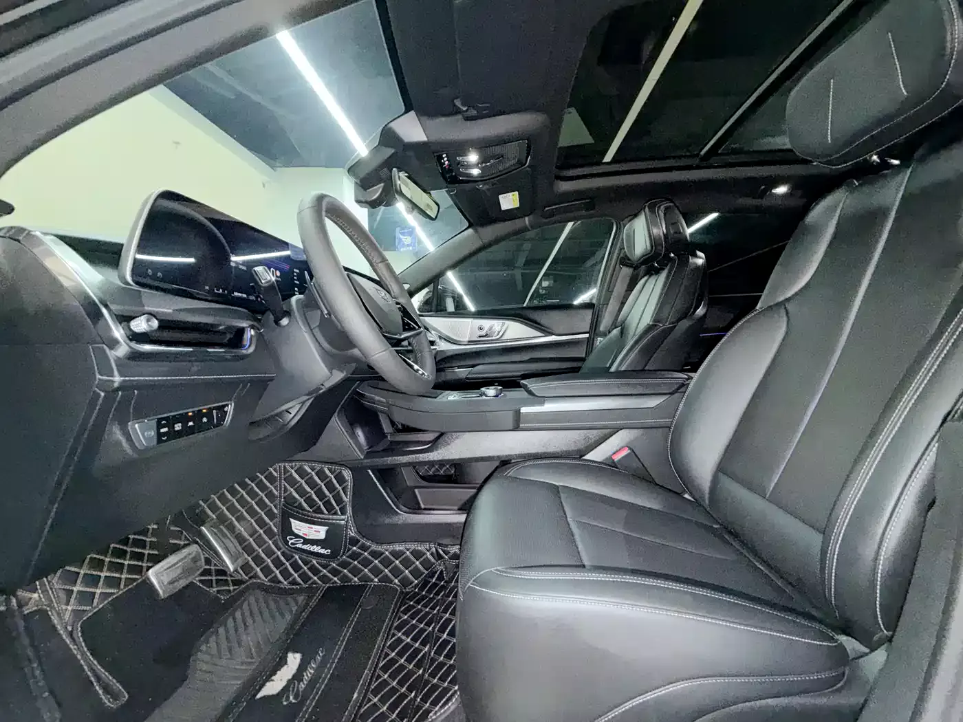 Cadillac XT5 2025 2.0T Premium Model фото 8