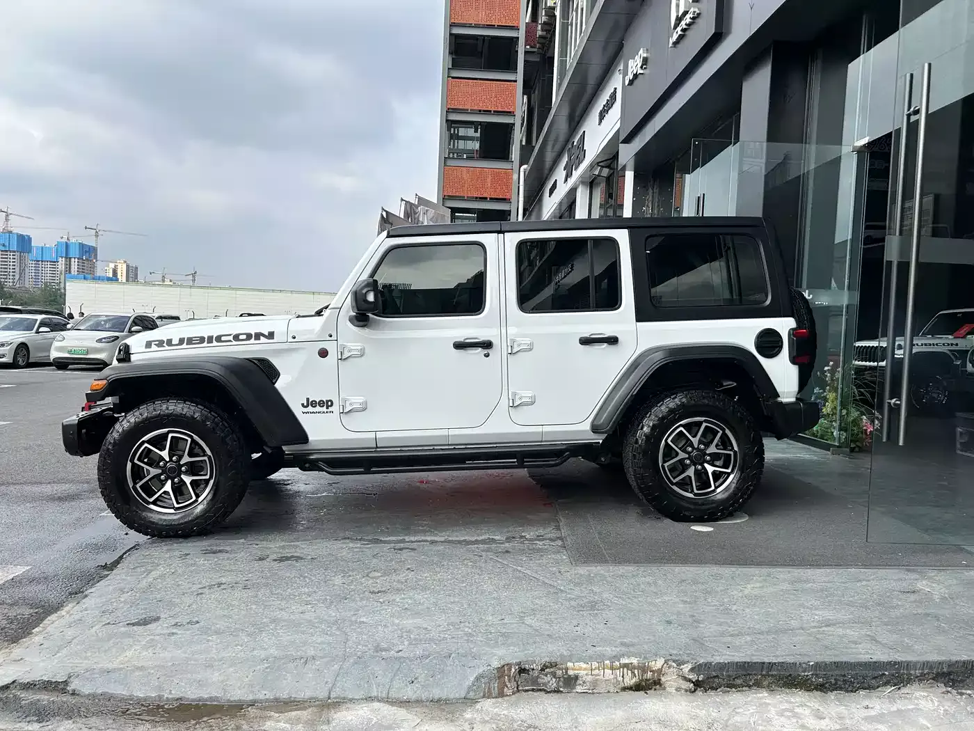 Jeep Wrangler 2024 2.0T Rubicon 4-door фото 4
