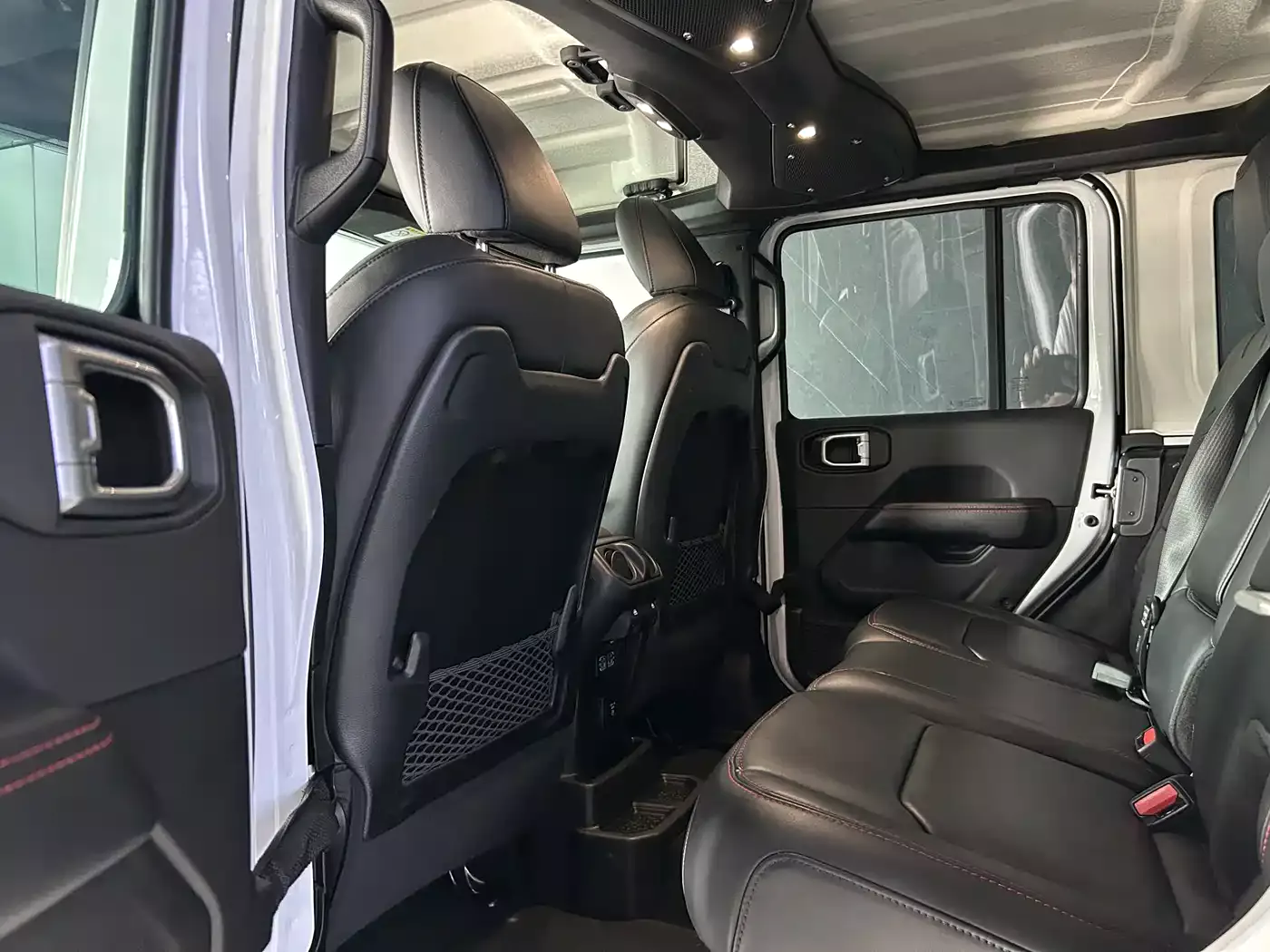 Jeep Wrangler 2024 2.0T Rubicon 4-door фото 8