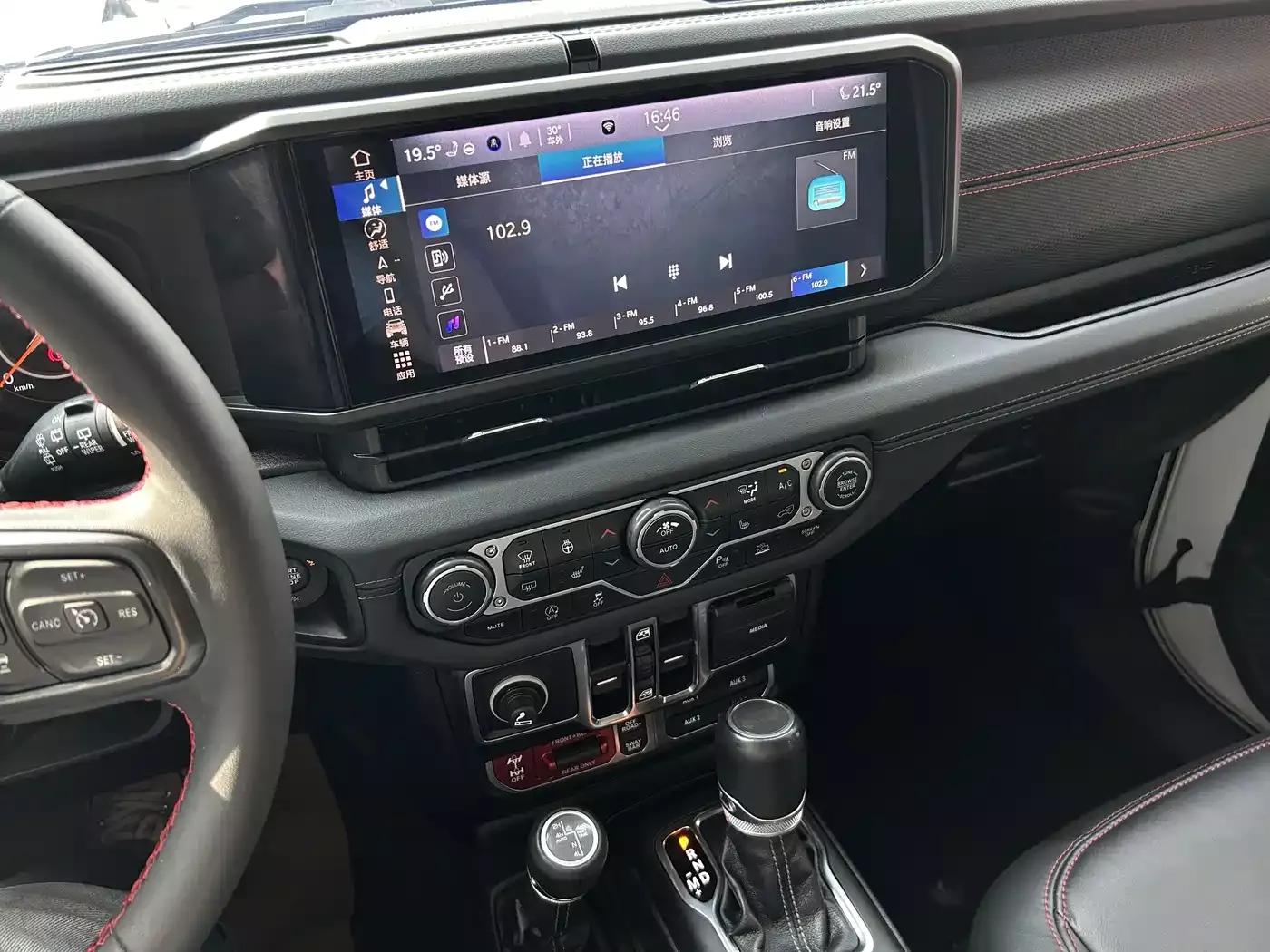 Jeep Wrangler 2024 2.0T Rubicon 4-door фото 9