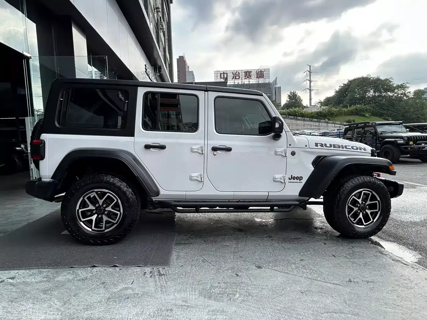 Jeep Wrangler 2024 2.0T Rubicon 4-door фото 13