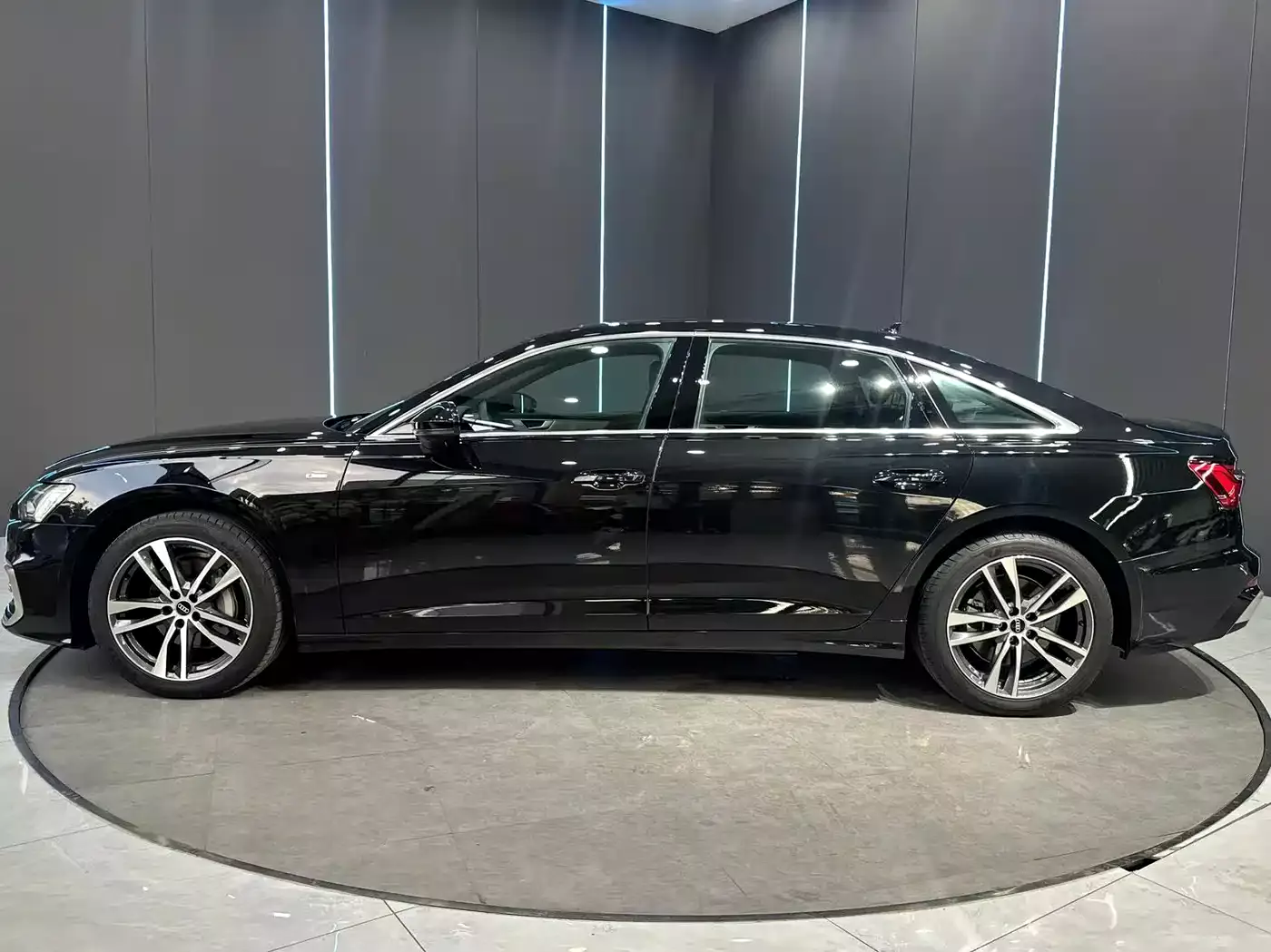 Audi A6L 2023 40 TFSI Luxury Dynamic фото 4